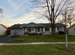 379 Yarmouth Rd, Elk Grove Village, IL 60007