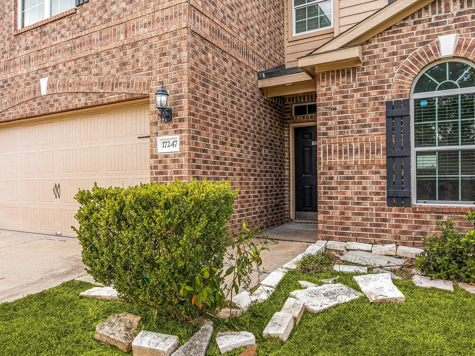 5 bed, 2.5 bath, 2538 sqft, $2,500 — Photo 3
