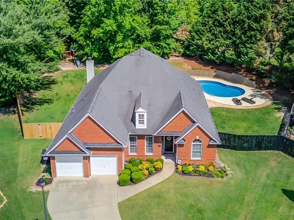 2677 Gold Rust Dr, Buford, GA 30519