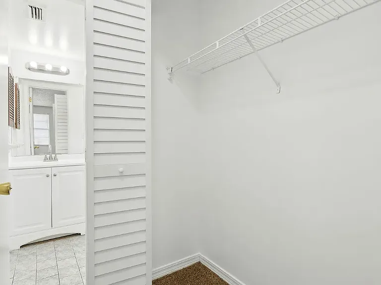 Bentwood Ln — Photo 17