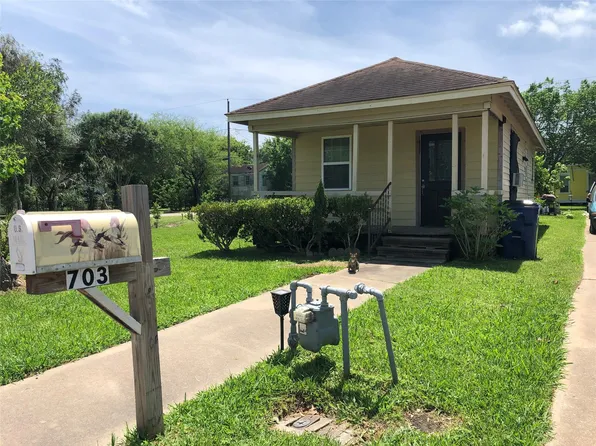703 N Avenue B, Freeport, TX 77541