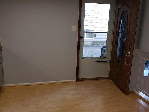 3rd image of 33 Latourette Ln
