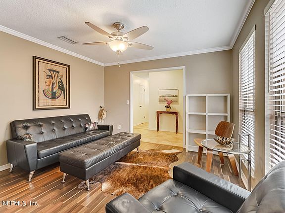 5th image of 3933 HICKORY GROVE Drive S