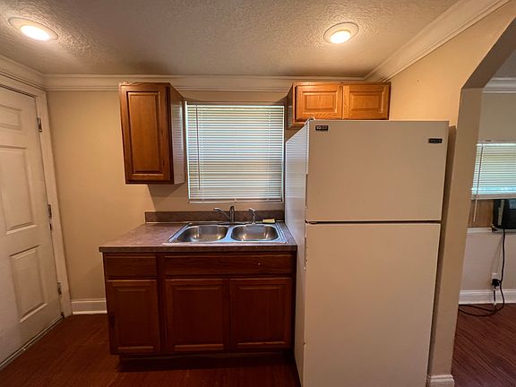 3rd image of 2656 W 25th St