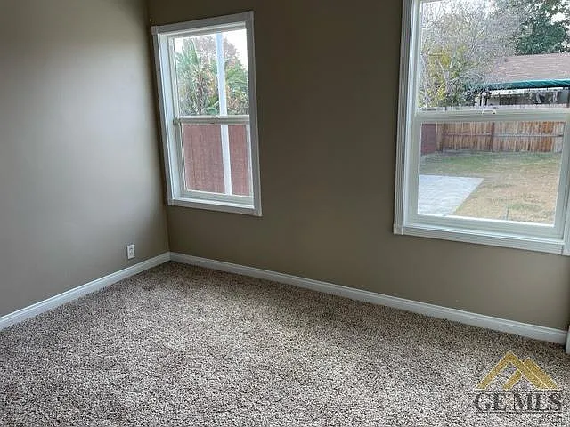 319 Highland Dr — Photo 6