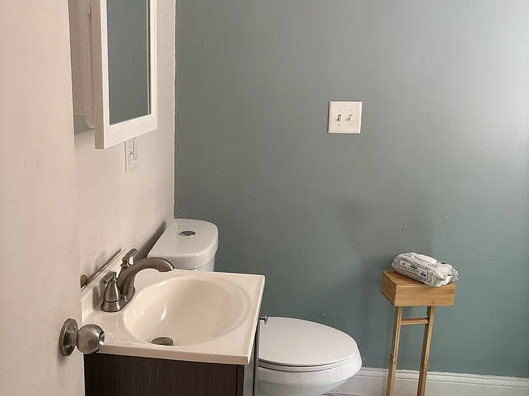 2237 S Oakley Ave — Photo 4