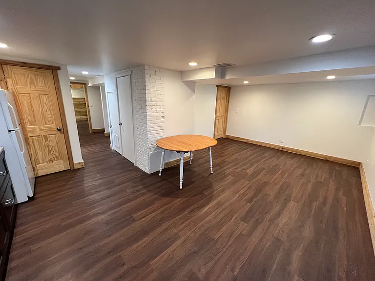913 Webster Ave — Photo 2