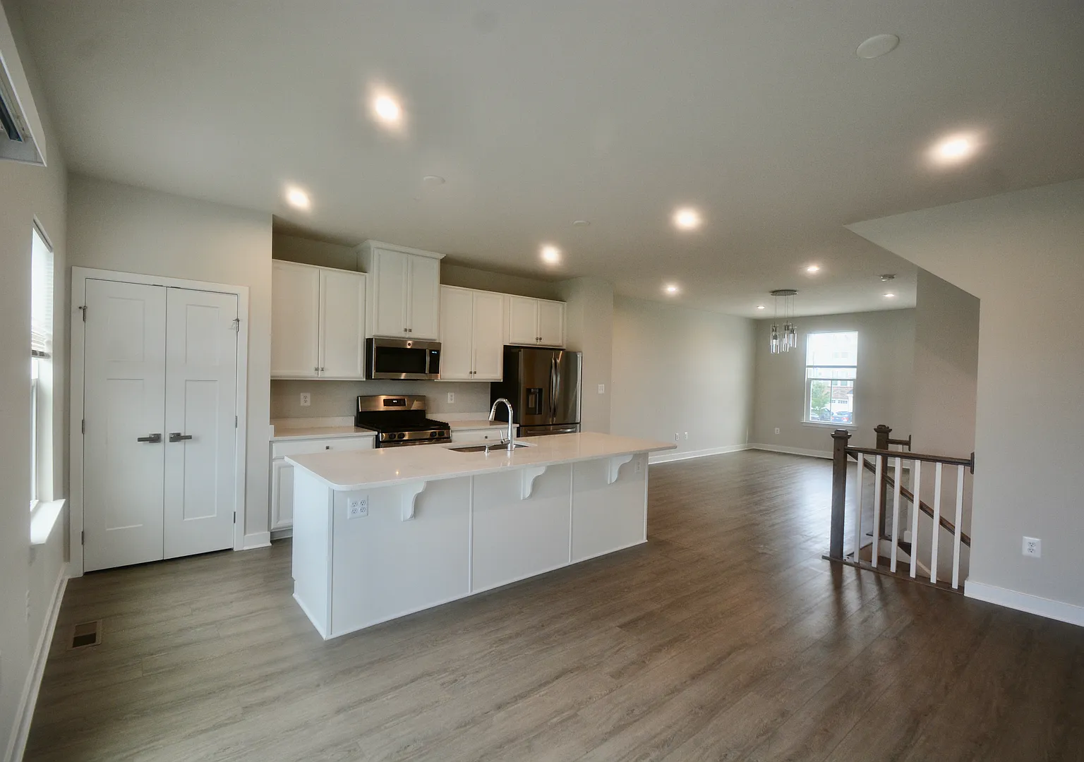 A Beautiful New 3 Bedroom Townhouse — Photo 3