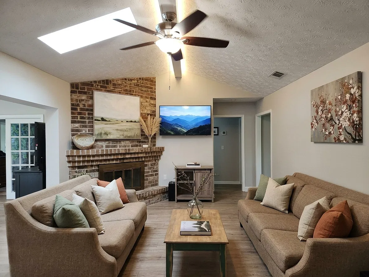 3 bed, 1716 sqft, $2,300 — Photo 3