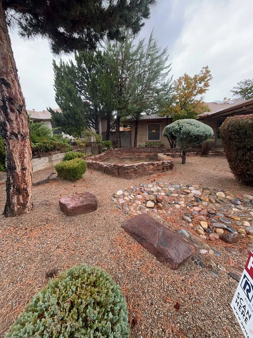 3 Bedroom, 2 Bathroom Home! Schedule a Showing! — Photo 3