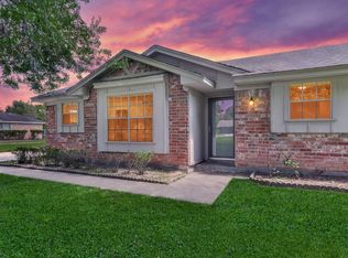 7003 Bluebird Ln, Alvin, TX 77511