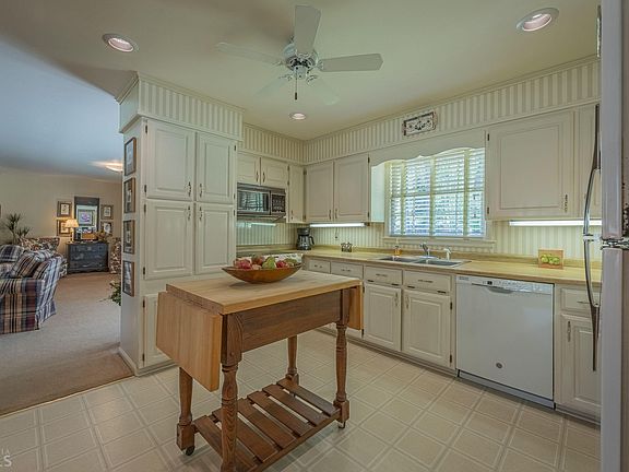 5th image of 373 Pine Valley Dr