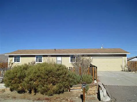 3885 Peregrine Cir photo 1