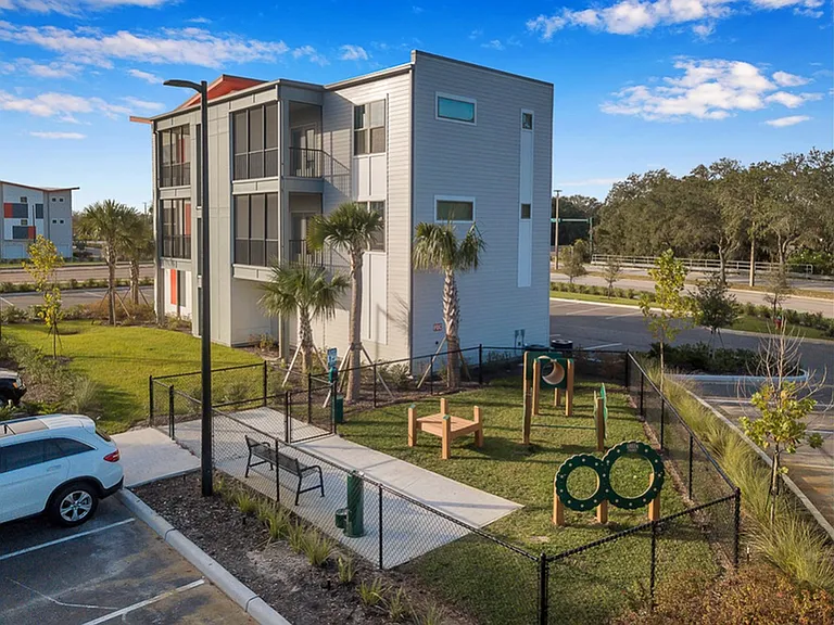 Nexus Brandon Apartments — Photo 48