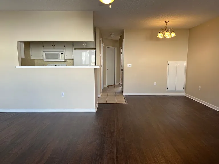 121 S Springview Dr — Photo 5