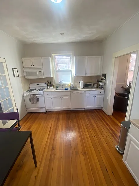 2 bed, 900 sqft, $2,495 — Photo 2