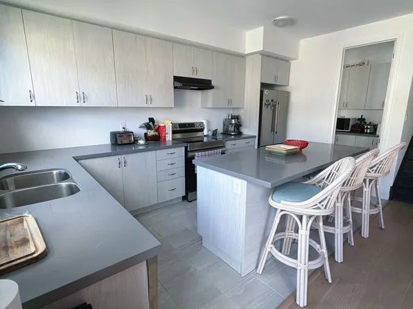 24 Barnyard Trl, Barrie, ON L9J 0Y1