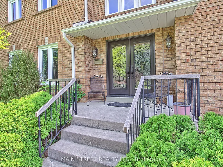 223 Burns Blvd — Photo 2