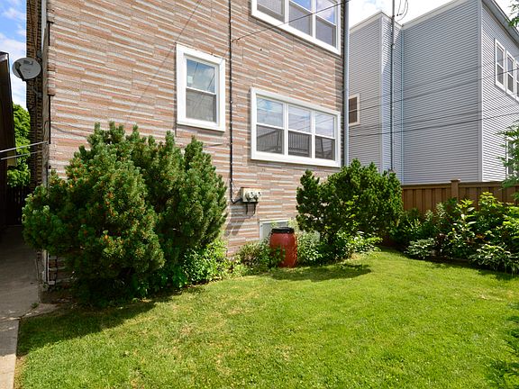 2nd image of 2541 W Hutchinson St #1