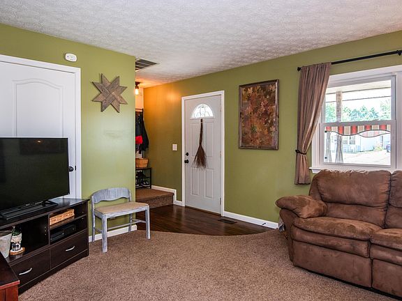 5th image of 838 Sheehan Ave