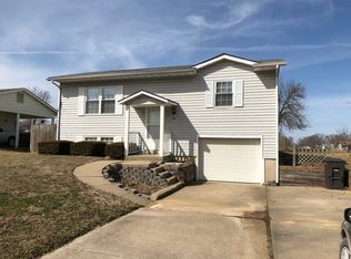 901 Countryside Dr, Troy, MO 63379