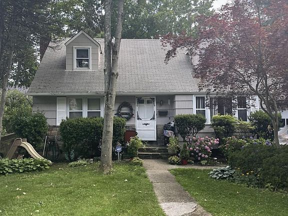 2nd image of Searingtown Ave