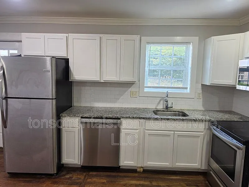 2 bed, 1.0 bath, $1,100 — Photo 4