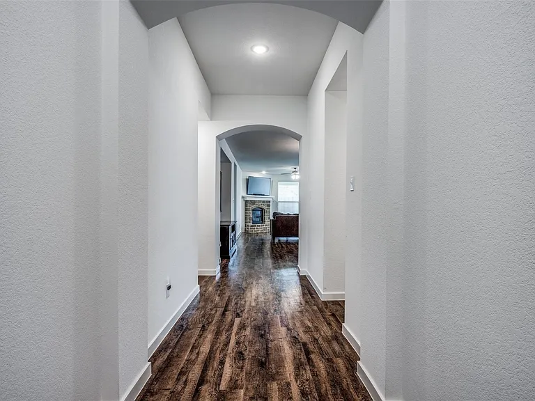 1532 Calcot Ln — Photo 8
