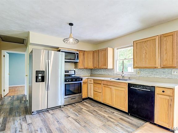 4th image of 50 Oakwood Ln