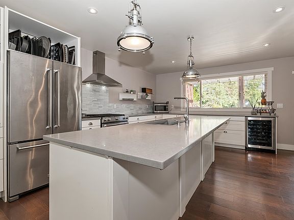 3rd image of 4970 216th St