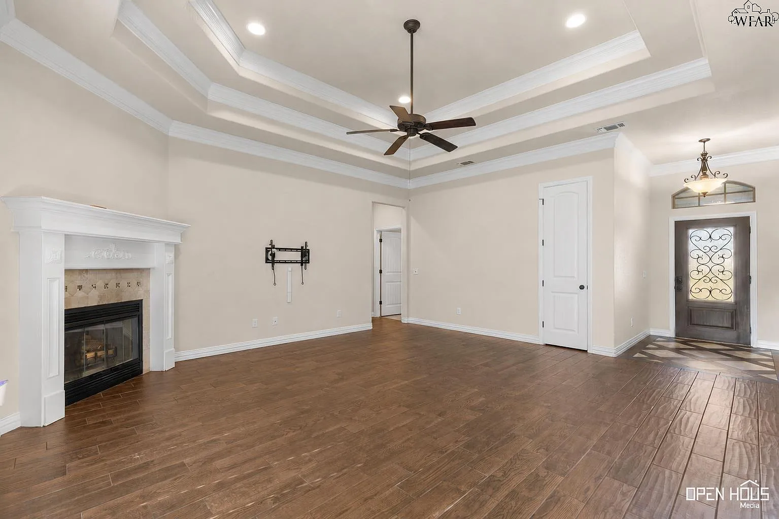 4 bed, 2.0 bath, 1967 sqft, $2,995 — Photo 4