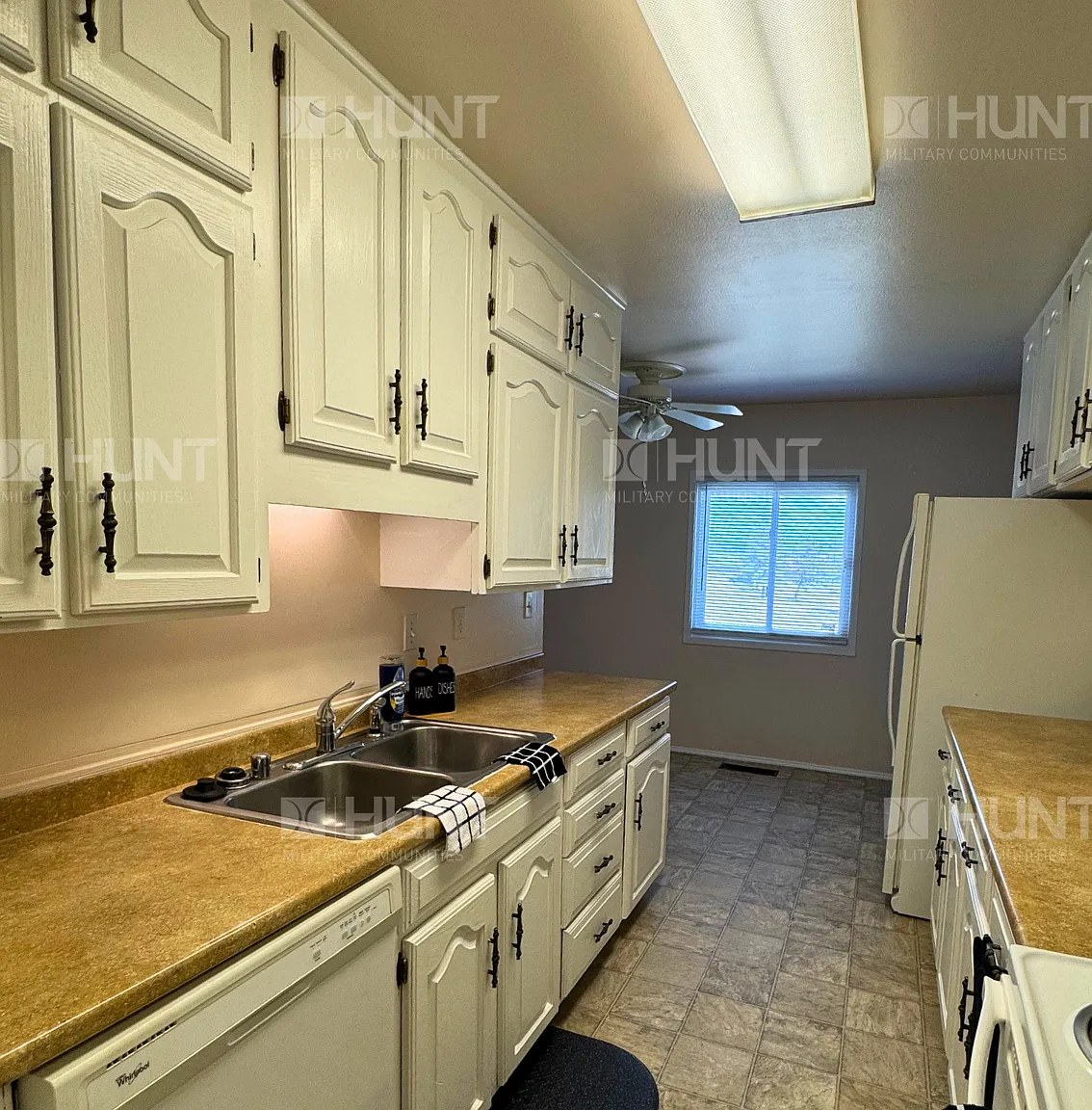 3 bed, 1155 sqft, $1,925 — Photo 2