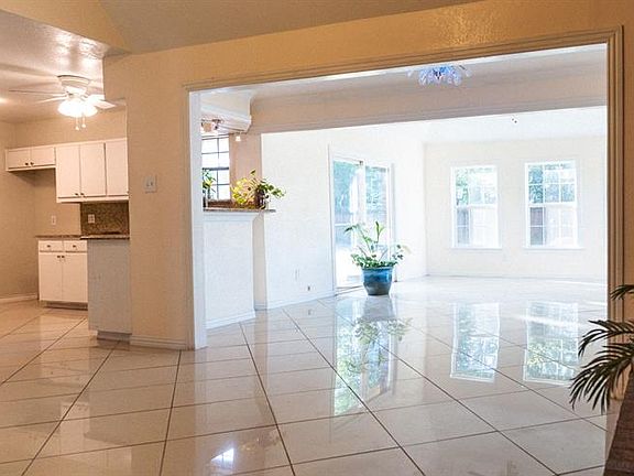 4th image of 4404 Meadowbrook Dr