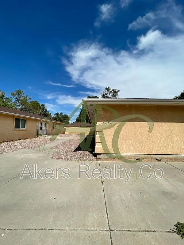 2 bed, 1.0 bath, 936 sqft, $1,095 — Photo 1