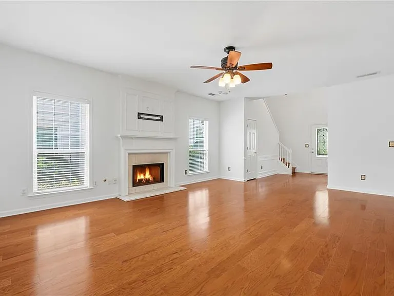 513 Stepney Ct SE — Photo 9