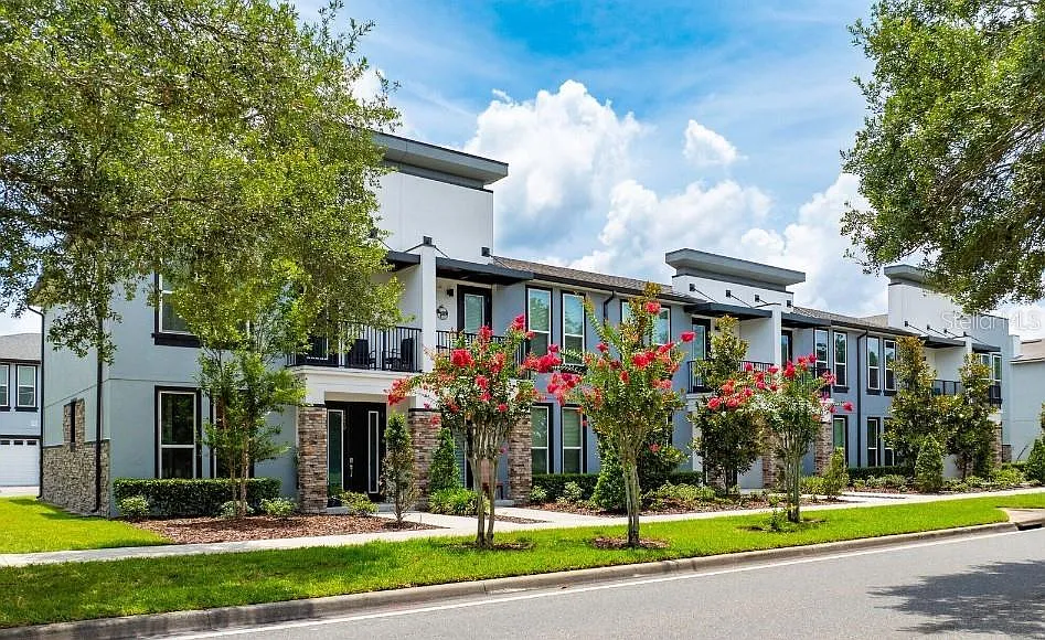 3 bed, 2.5 bath, 1449 sqft, $2,400 — Photo 1