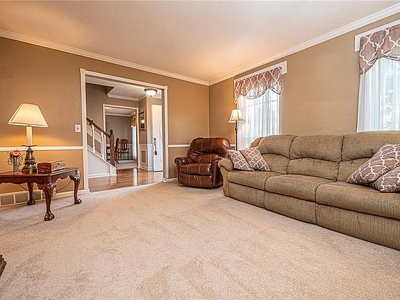 3rd image of 16085 Lake Forest Dr