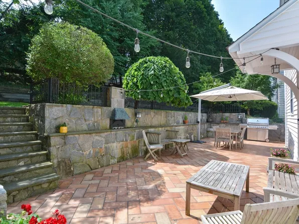 10 Radcliffe Rd, Belmont, MA 02478