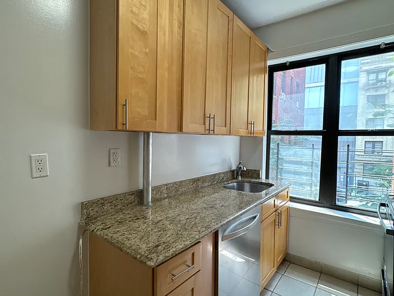 105 Haven Ave #2E — Photo 12