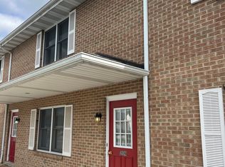 209 Colonial Dr, Akron, PA 17501
