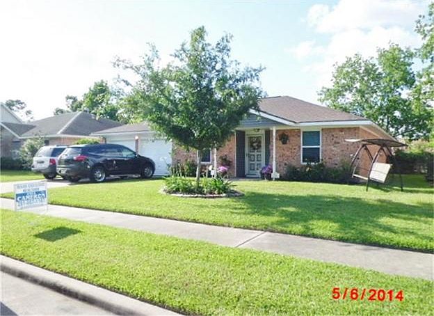 734 Amherst Lane Deer Park