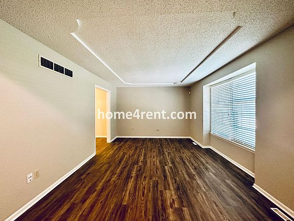 3rd image of 10595 Gillette St