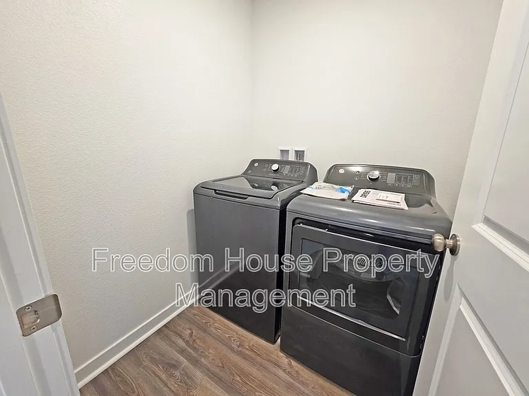 710 E Huyana Wind Dr — Photo 4