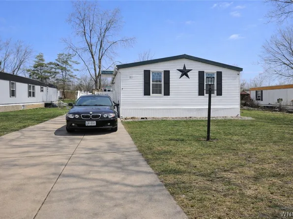 81 Oak Dr, Alden, NY 14004