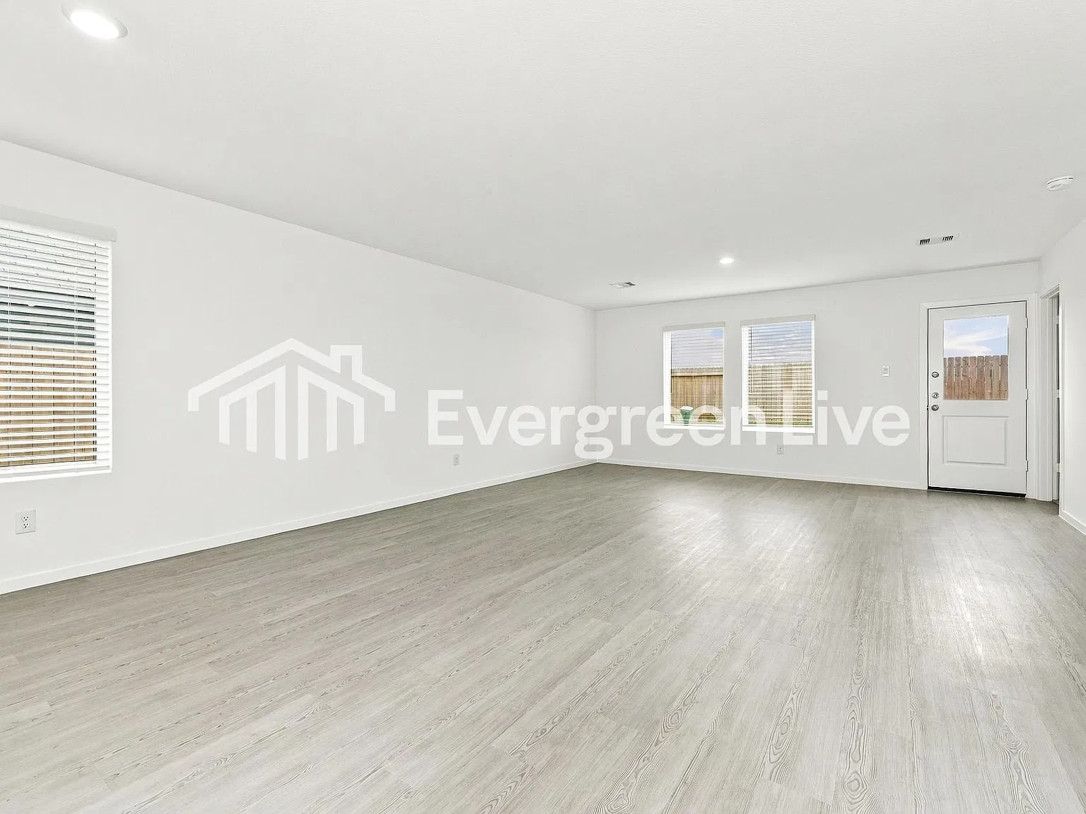 4 bed, 2.0 bath, 1676 sqft, $1,850 — Photo 3