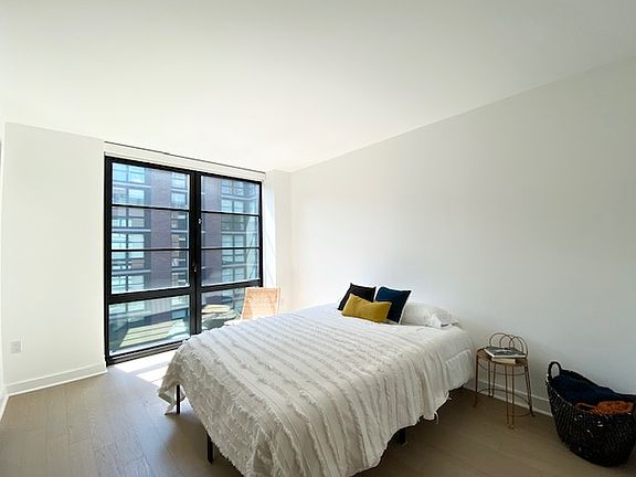 5th image of 365 Bond St APT C427