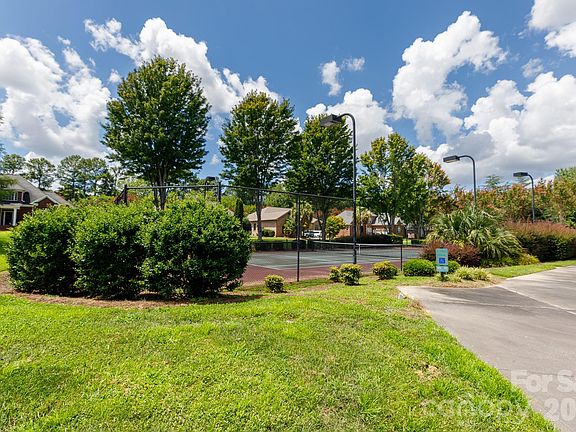 3rd image of 186 Lake Commons Dr #4