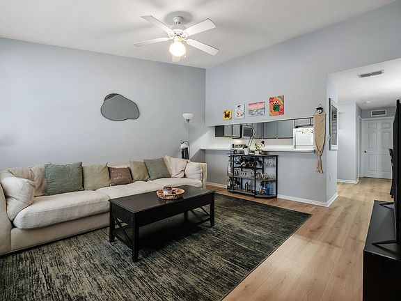 4th image of 241 Dixie Dr #3