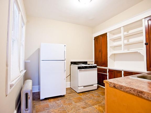 3rd image of 1802 E Linnwood Ave #8