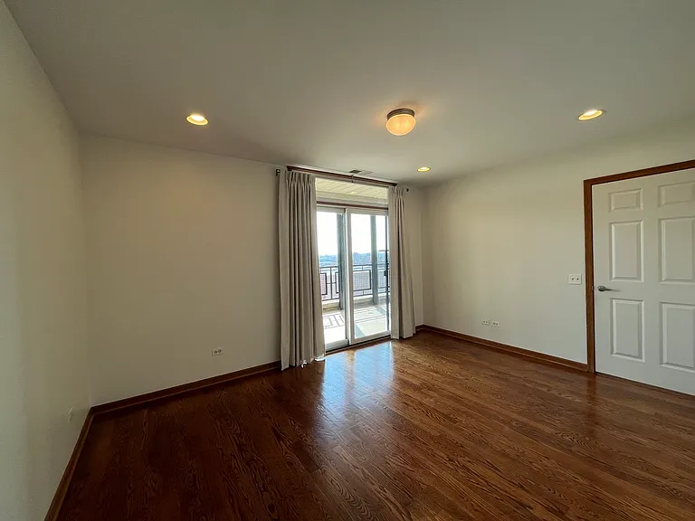 974 W 35th Pl #701 — Photo 17